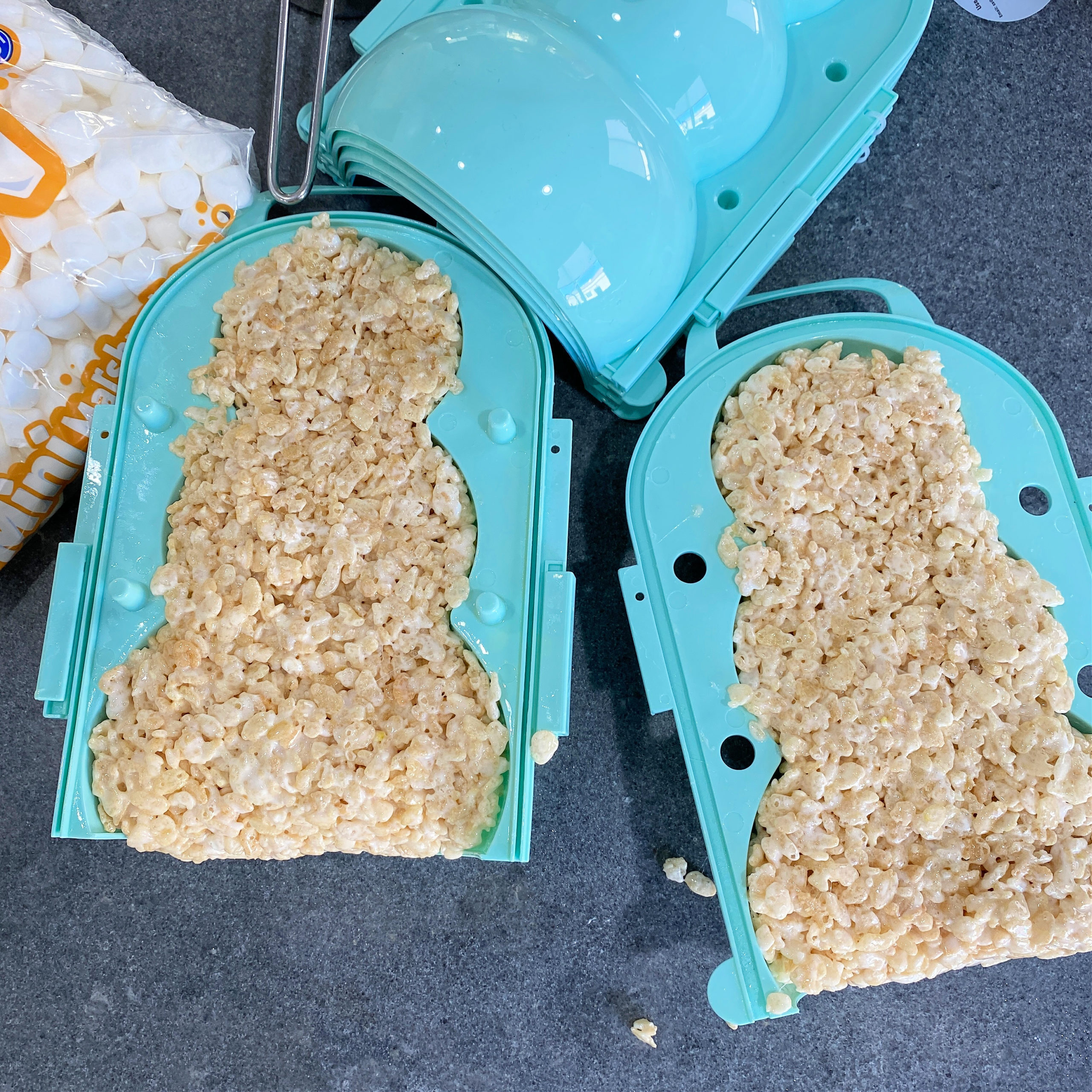 3-D Snowman Rice Krispy Treats