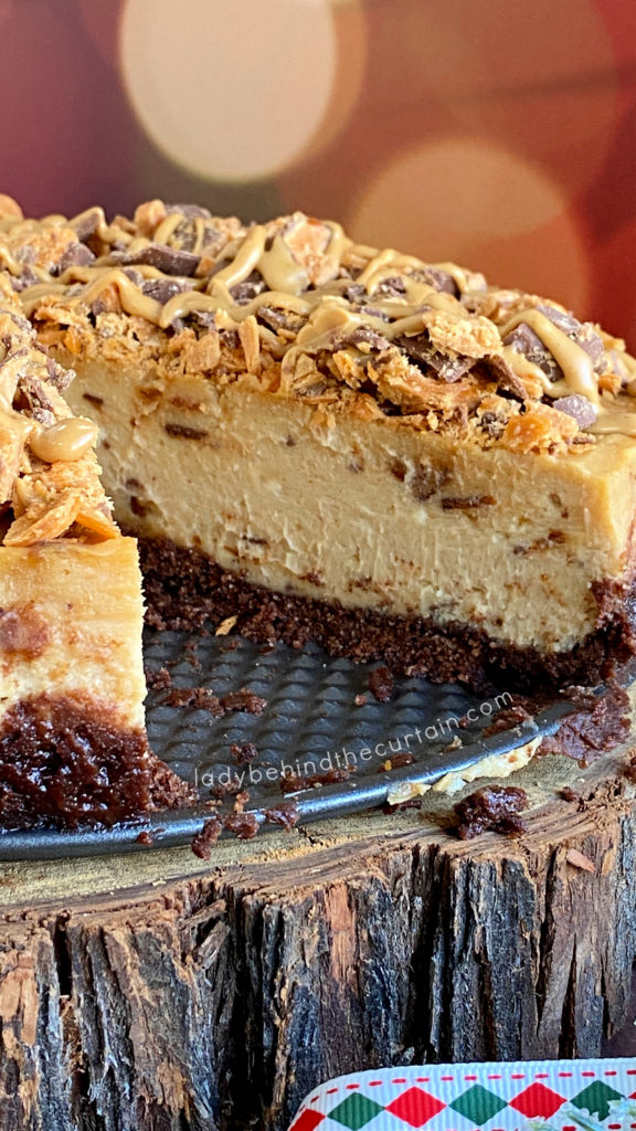 Butterfinger Candy Bar Cheesecake