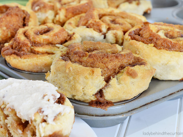 Quick Cinnamon Roll Muffins