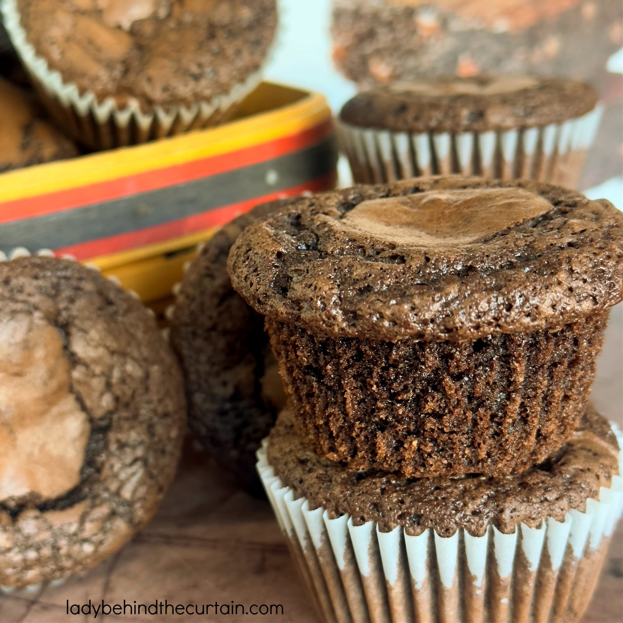 How to Make Cupcakes From a Brownie Mix