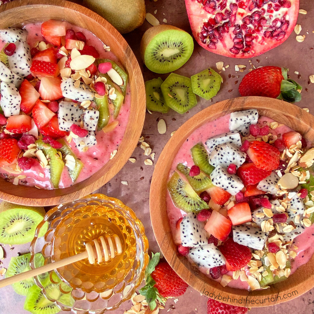 Dragon Fruit Smoothie Bowl