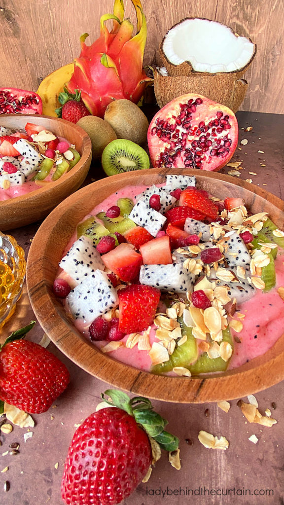 Dragon Fruit Smoothie Bowl