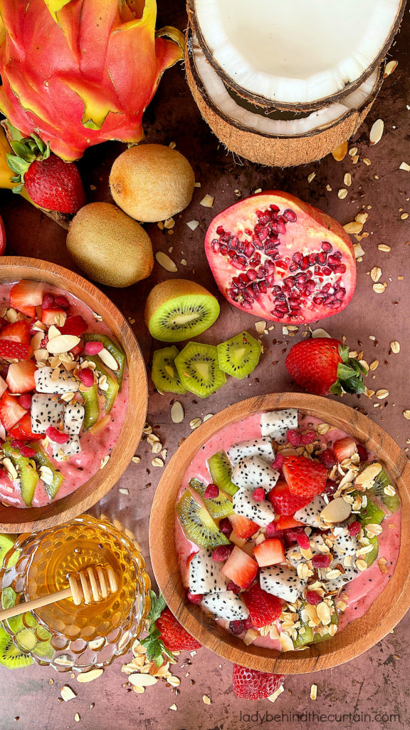 Dragon Fruit Smoothie Bowl