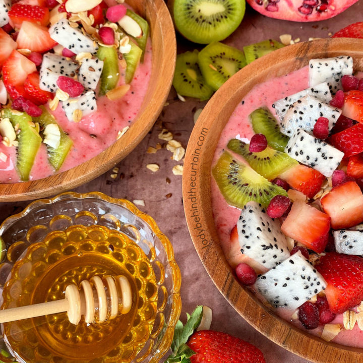 Dragon Fruit Smoothie Bowl