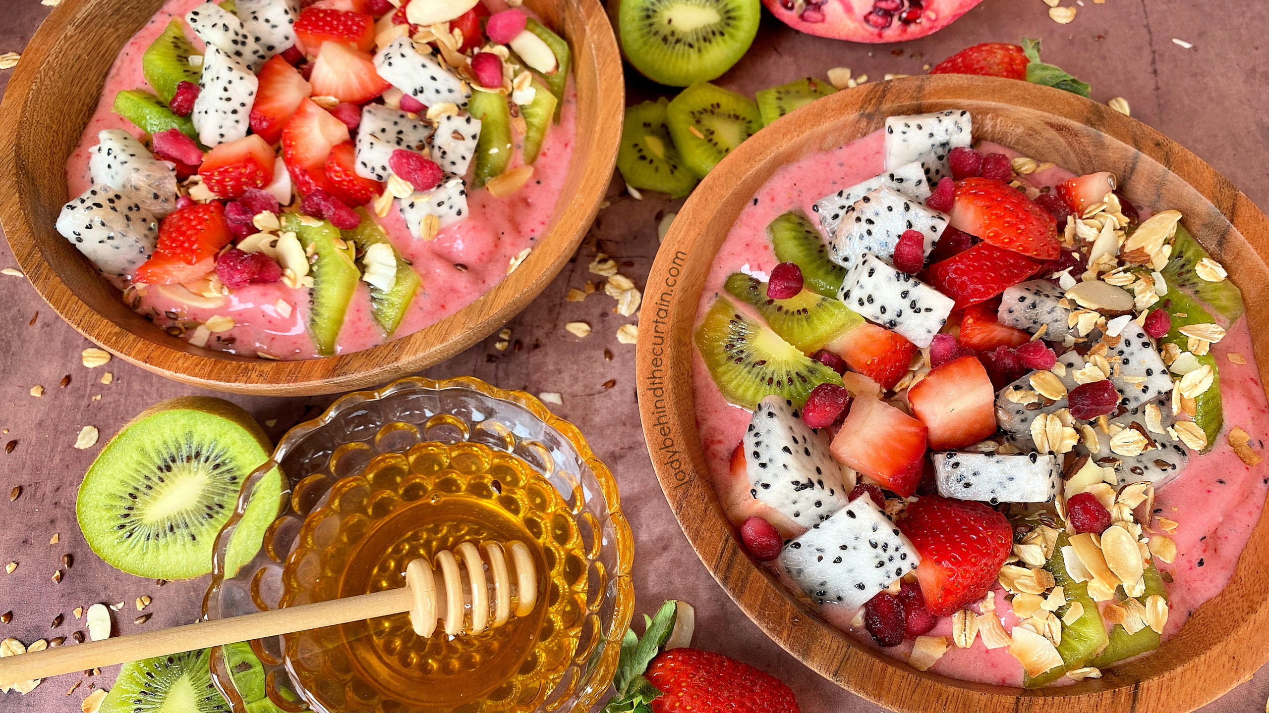 Dragon Fruit Smoothie Bowl