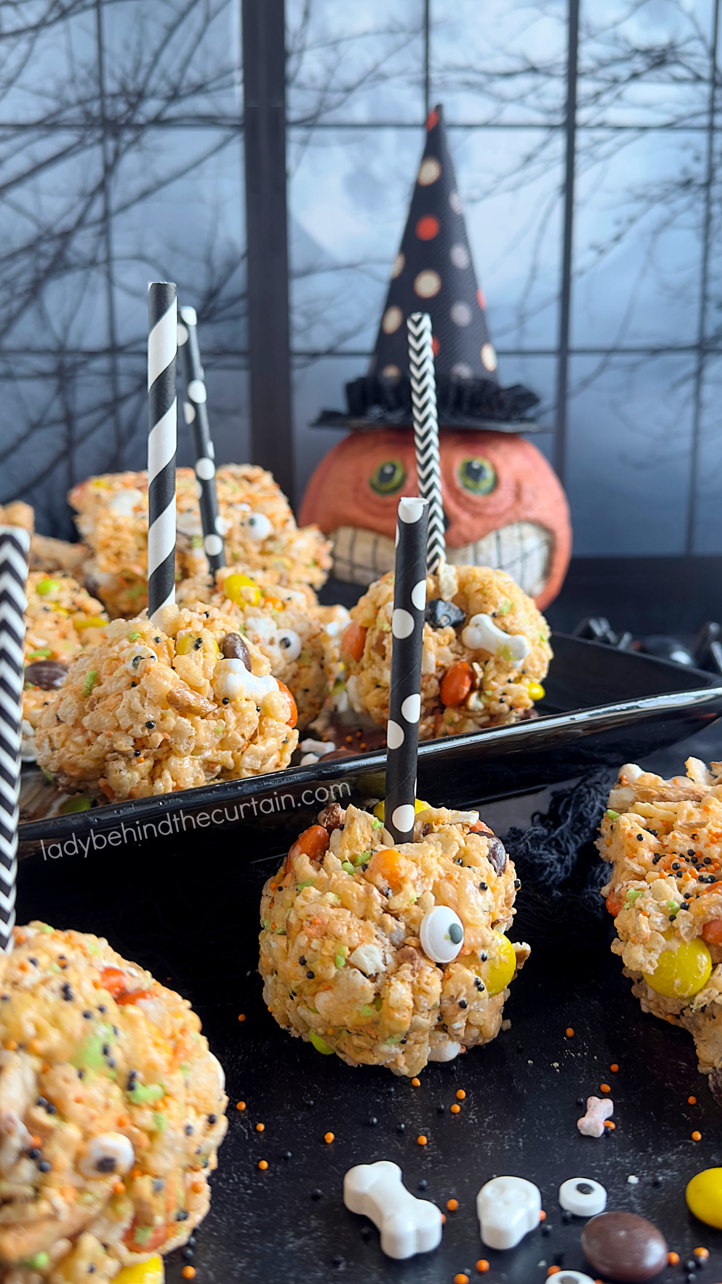 Halloween Rice Krispy Treat Pops