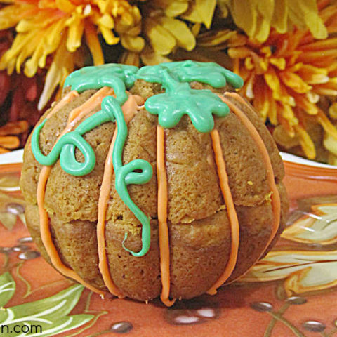 Pumpkin Spice Cheesecake Filled Mini Cakes