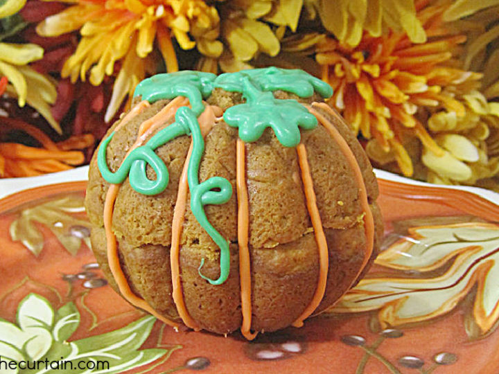 Pumpkin Spice Cheesecake Filled Mini Cakes