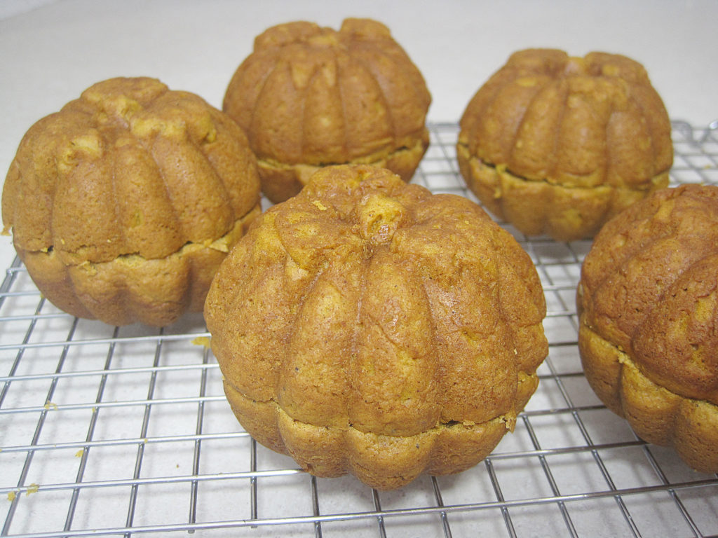 Pumpkin Spice Cheesecake Filled Mini Cakes