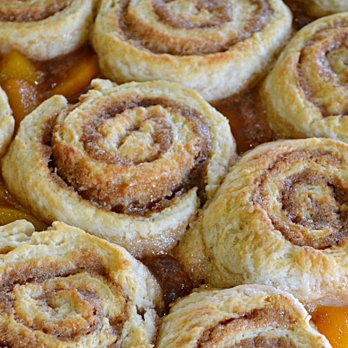 Cinnamon Roll Peach Cobbler