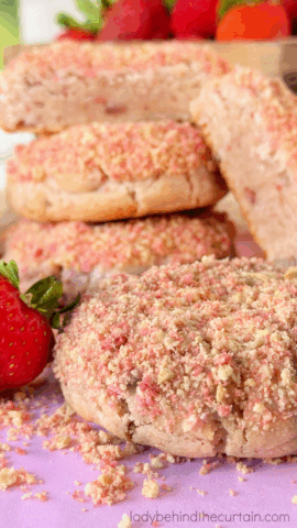 Strawberry Crunch Cookies