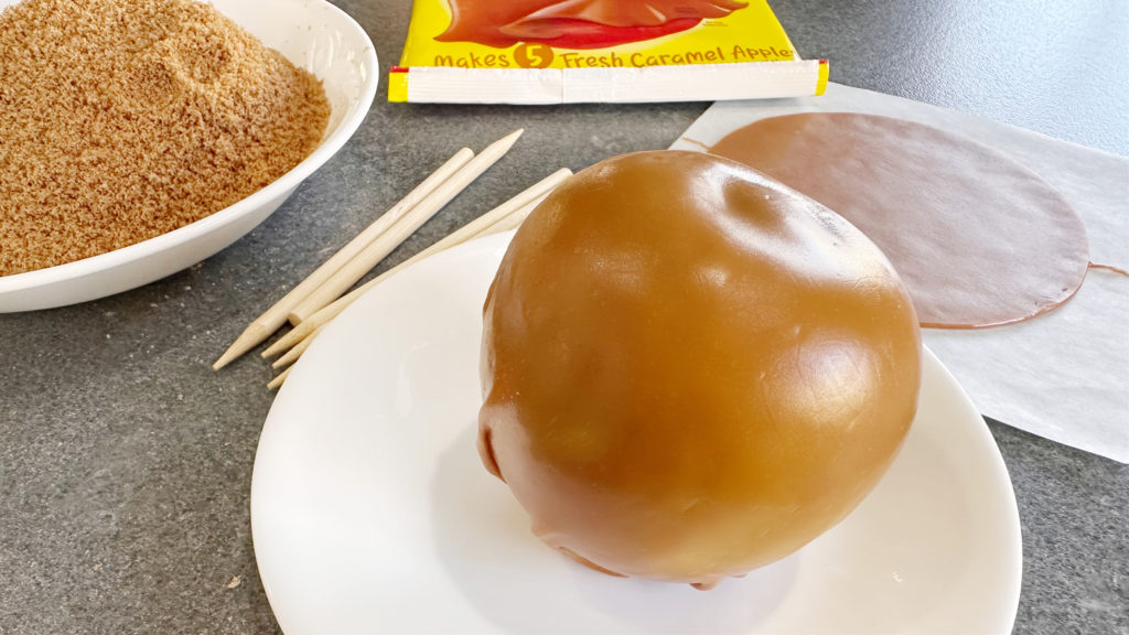 Easy Apple Pie Caramel Apples