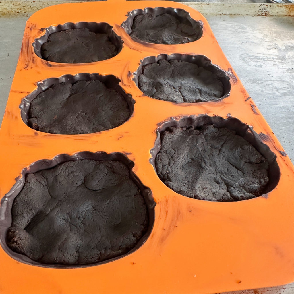 Halloween Cake Pop Cauldron for Beginners
