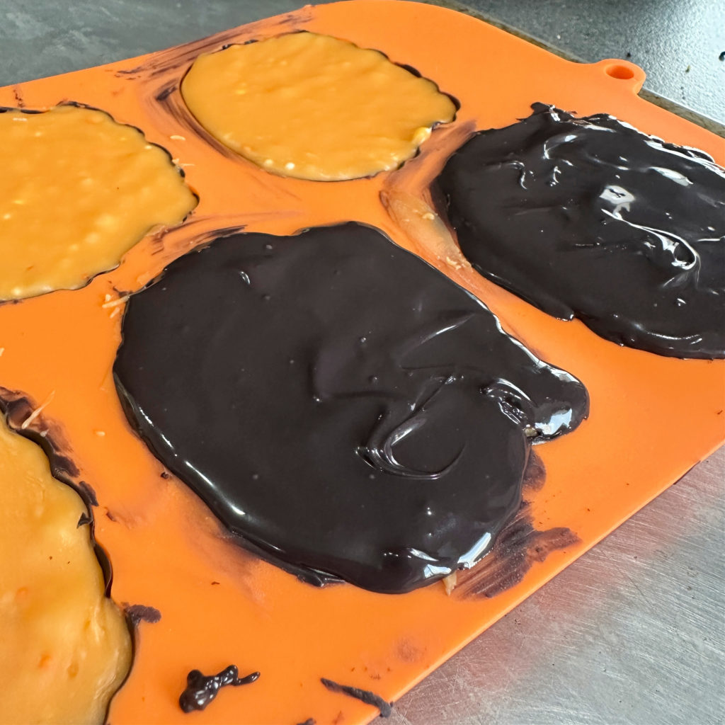 Halloween Cake Pop Cauldron for Beginners
