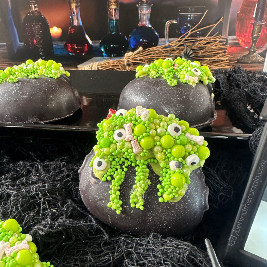 Halloween Cake Pop Cauldron for Beginners