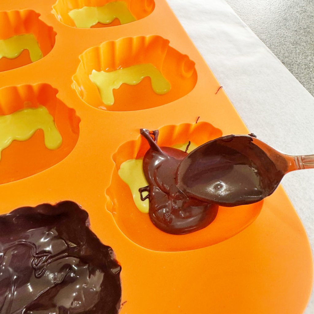 Halloween Cake Pop Cauldron for Beginners