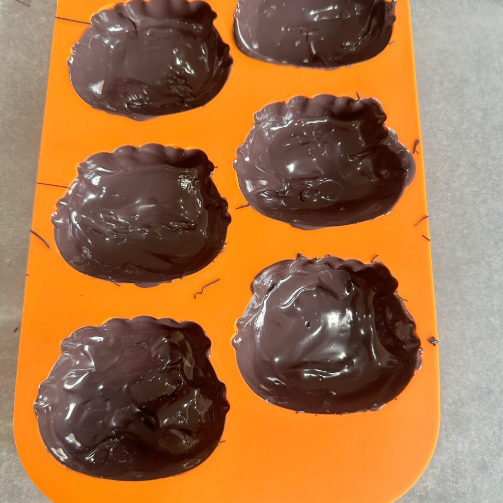 Halloween Cake Pop Cauldron for Beginners