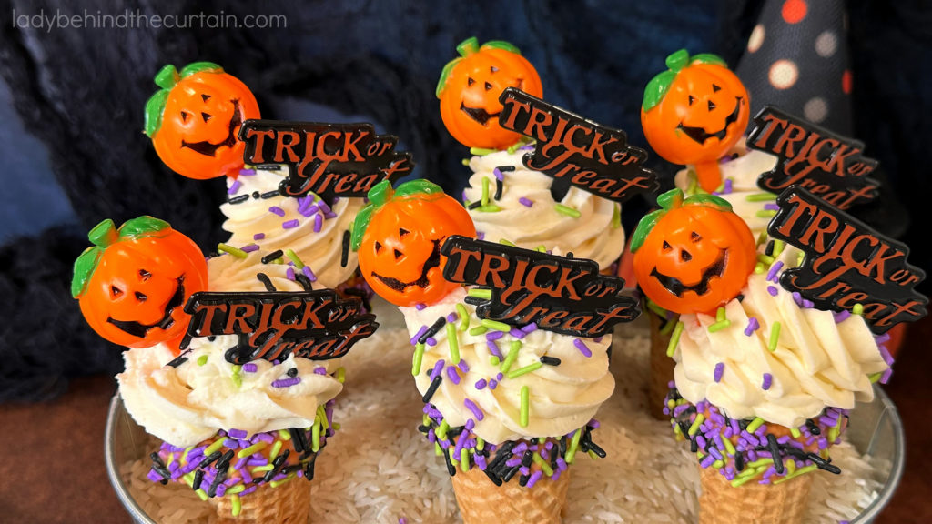 Mini Halloween Cheesecake Filled Sugar Cones