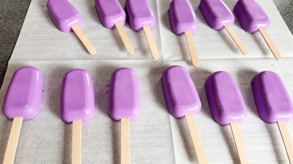 Spooky Night Halloween Cakesicles