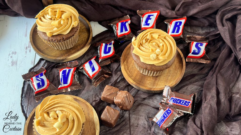Snickers Cupcakes
