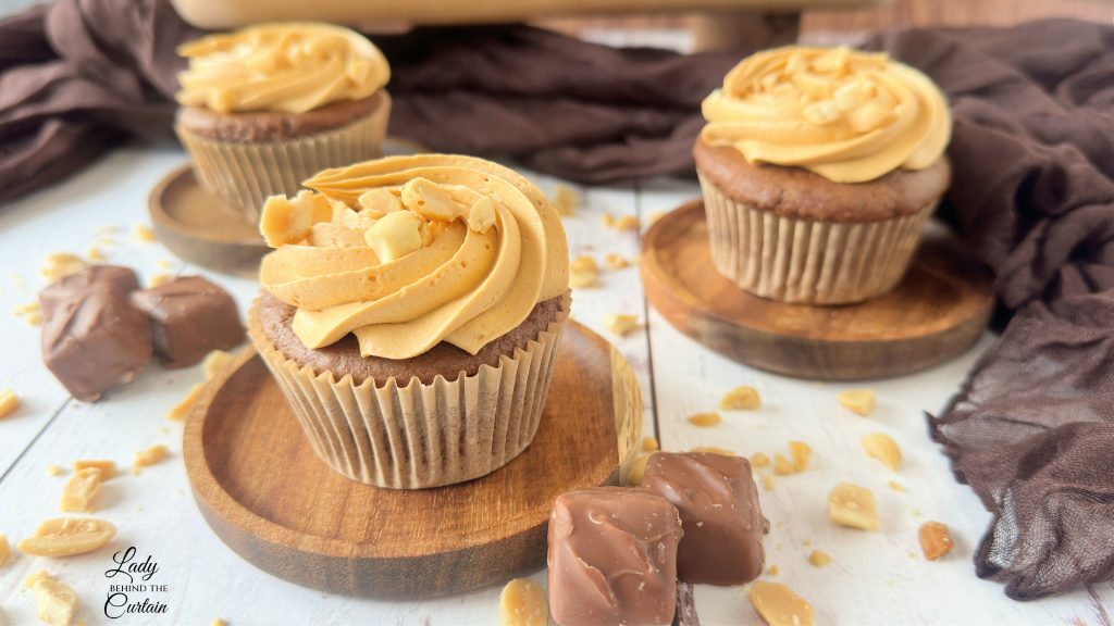 Snickers Cupcakes