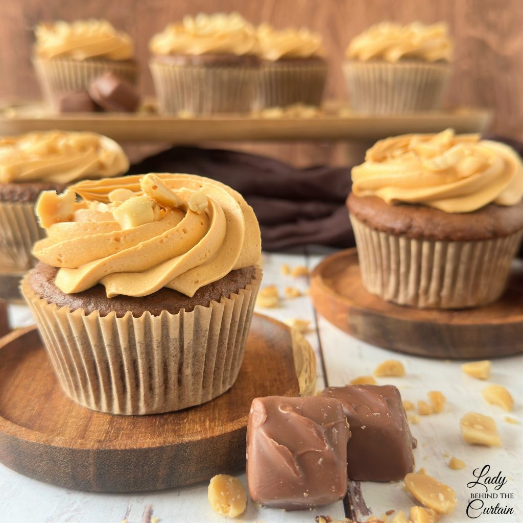 Snickers Cupcakes