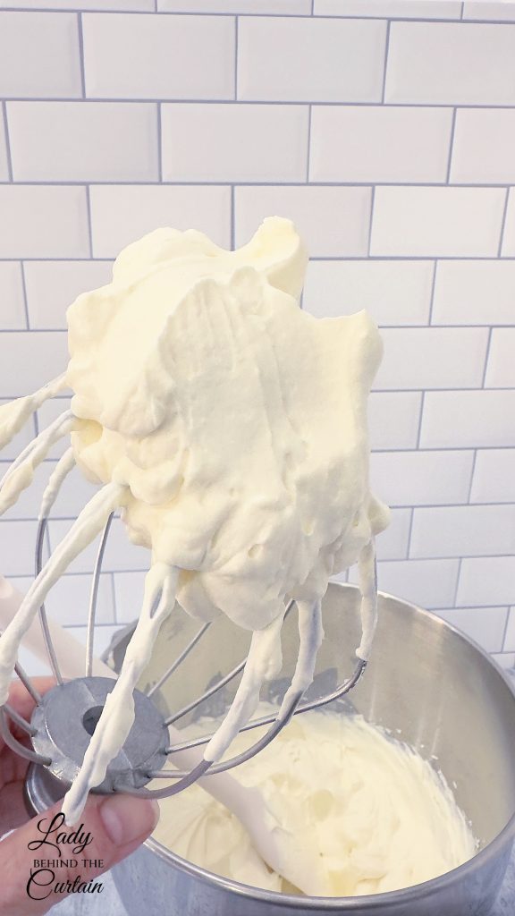Stabilized Whipped Cream Frosting with Vanilla Pudding Mix