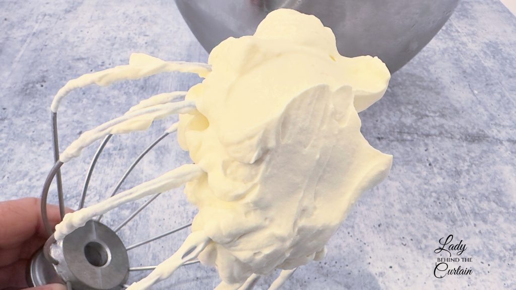 Stabilized Whipped Cream Frosting with Vanilla Pudding Mix